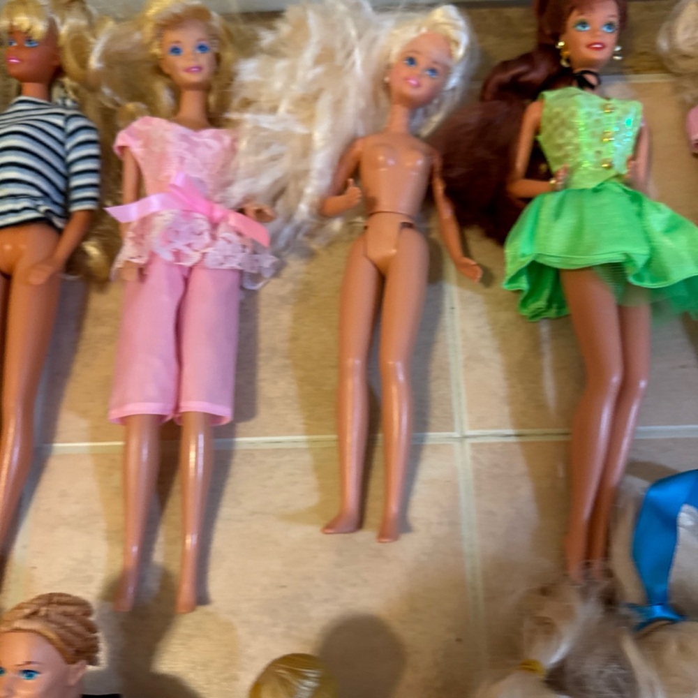 Vintage 60s 70s 80s & 90s Barbie Doll Lot And Some Clothes 21 Dolls - Picture 6 of 16
